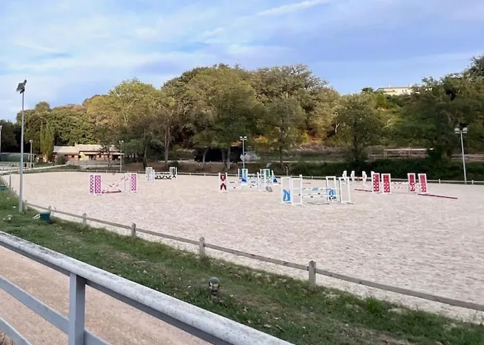 Cdc Stables 昂蒂布